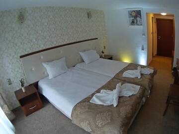 Фото номера Двухместный номер с 1 кроватью и балконом Отель Hotel Merdjan г. Сырница 13