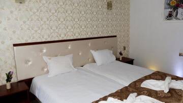 Фото номера Двухместный номер с 1 кроватью и балконом Отель Hotel Merdjan г. Сырница 15