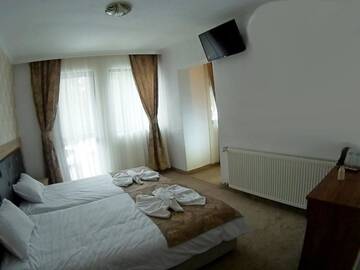 Фото номера Четырехместный номер с балконом Отель Hotel Merdjan г. Сырница 5
