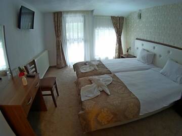 Фото номера Двухместный номер с 1 кроватью и балконом Отель Hotel Merdjan г. Сырница 3