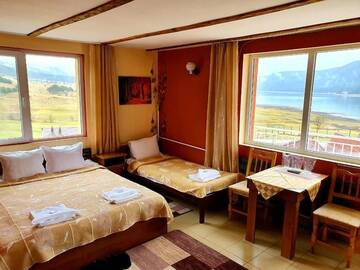 Фото номера Двухместный номер Делюкс с 1 кроватью и балконом Мотели Motel Sarnitsa г. Сырница 5
