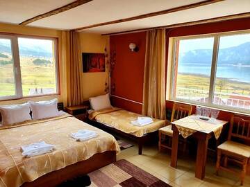 Фото номера Двухместный номер Делюкс с 1 кроватью и балконом Мотели Motel Sarnitsa г. Сырница 3
